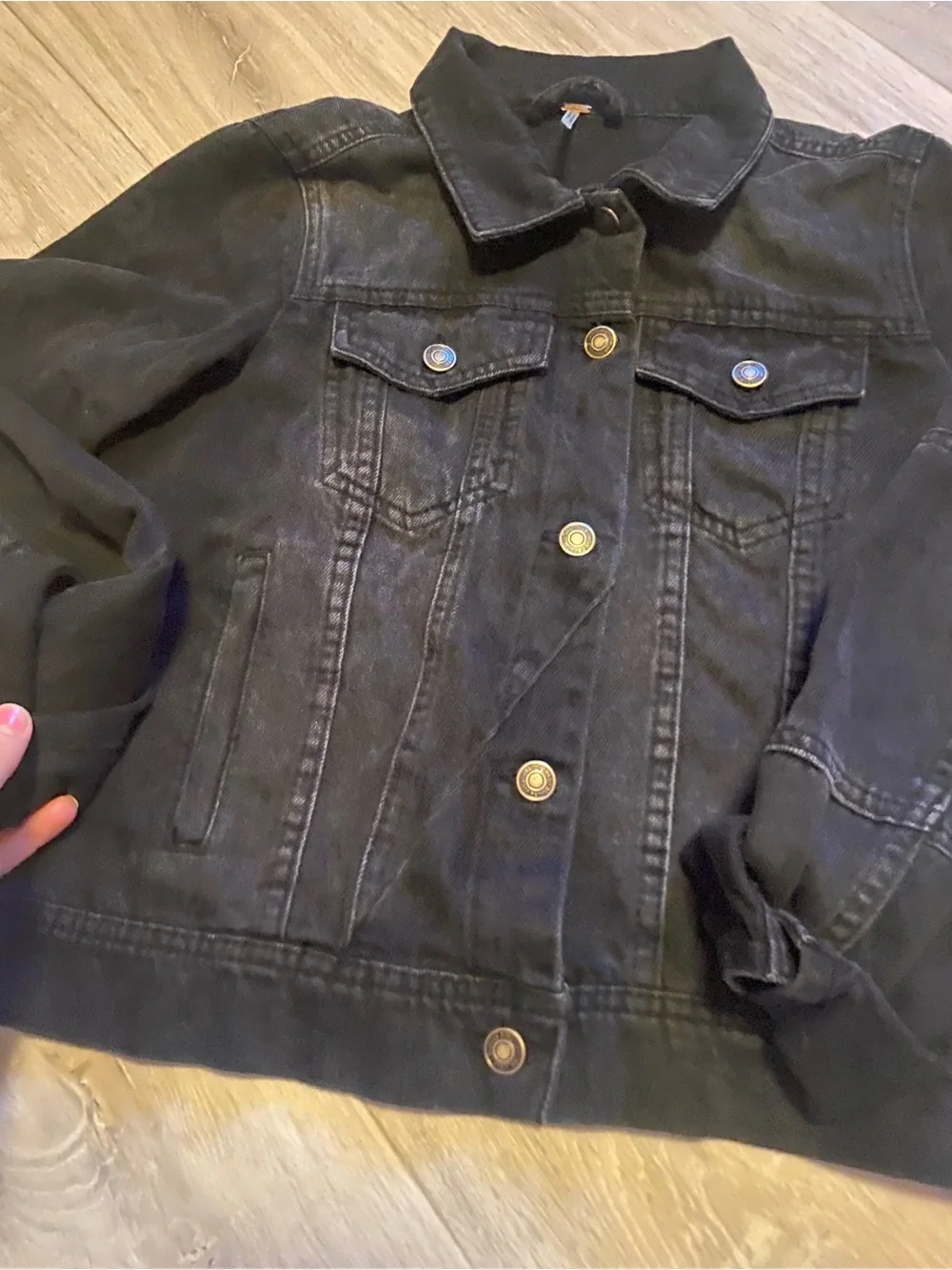 Free People Women's Black Denim Jacket Relaxed Fit Button Front Collared Pockets - Picture 2 of 6